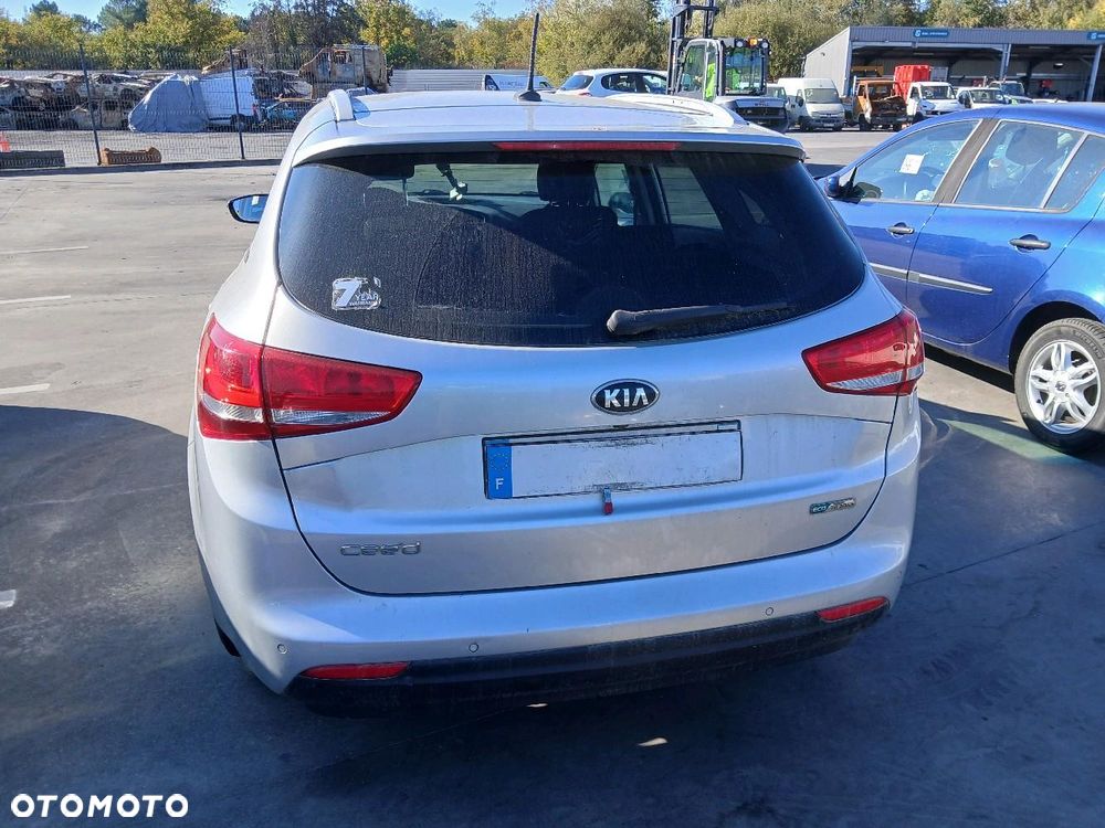 Kia Ceed 1.6 CRDi 136 ISG Vision - 4