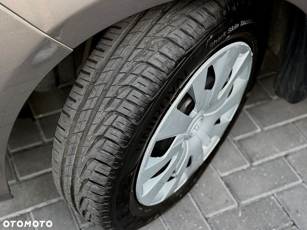 Toyota Yaris 1.0 Active EU6 - 19