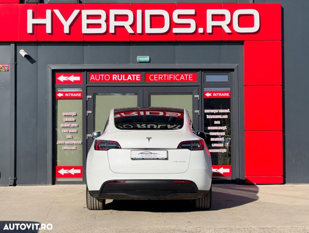 Tesla Model Y - 8