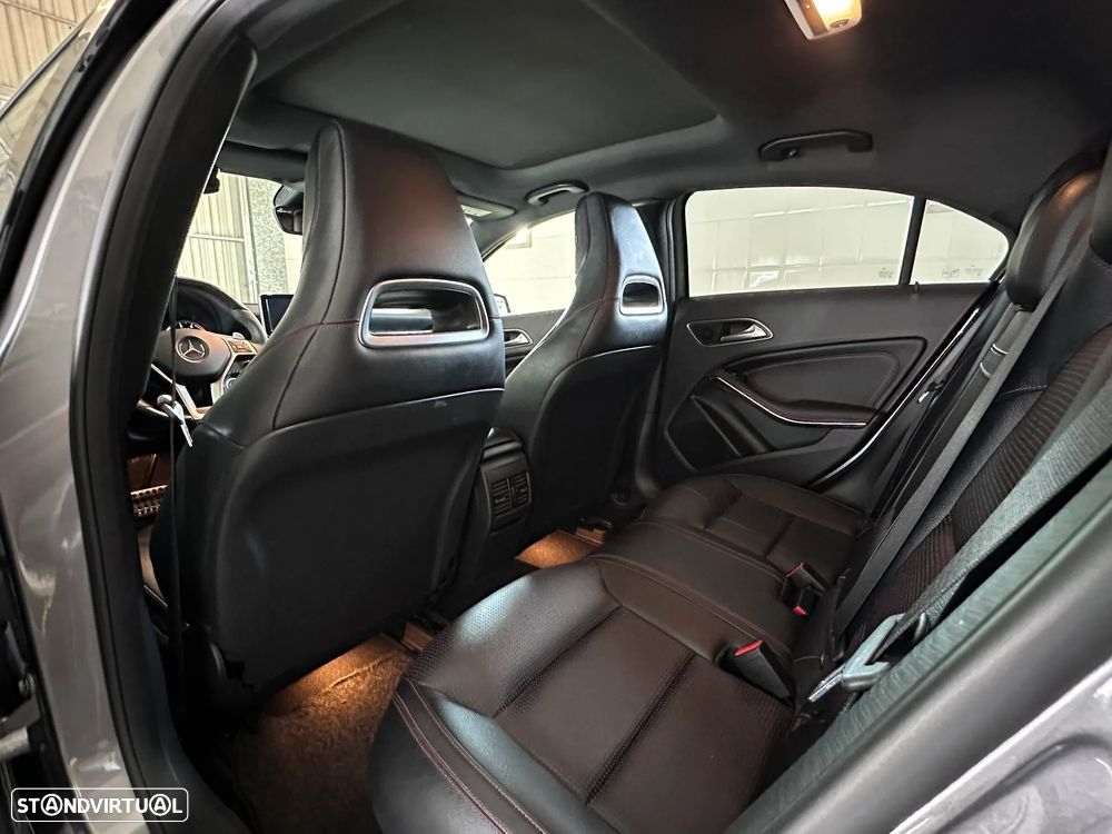 Mercedes-Benz A 45 AMG 4Matic Speedshift 7G-DCT - 12
