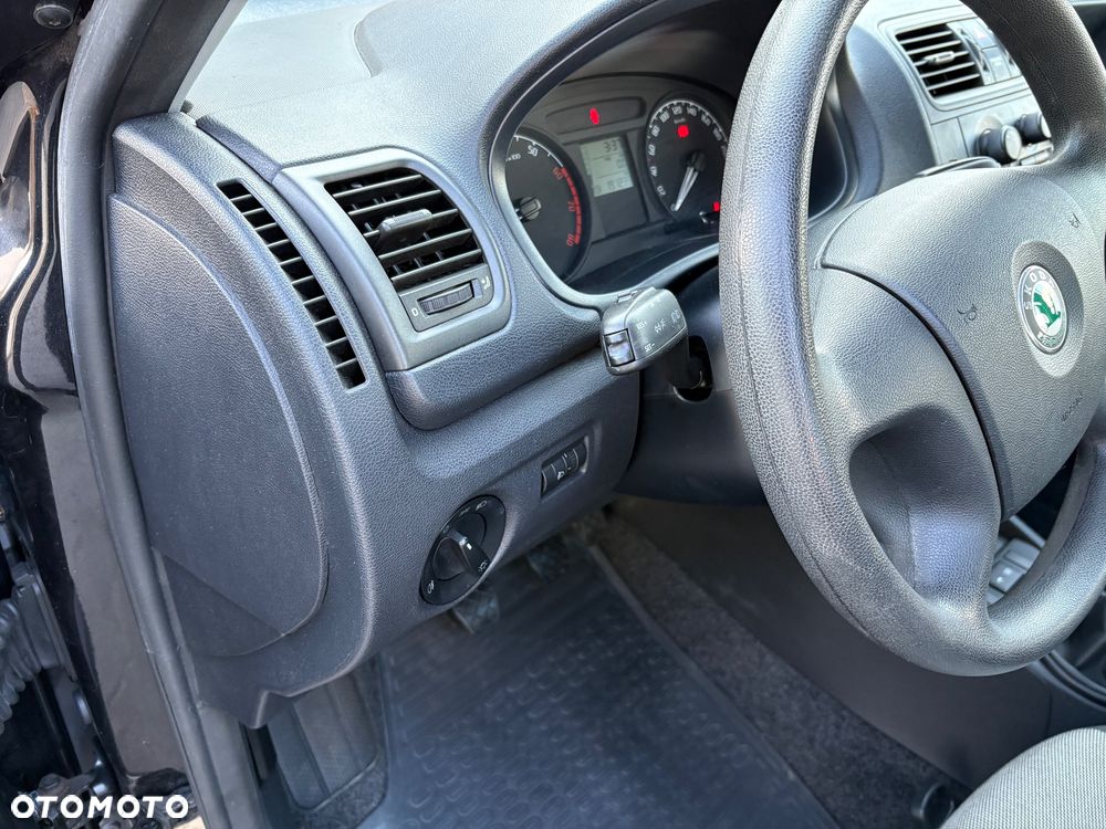 Skoda Fabia 1.2 HTP Ambiente - 22