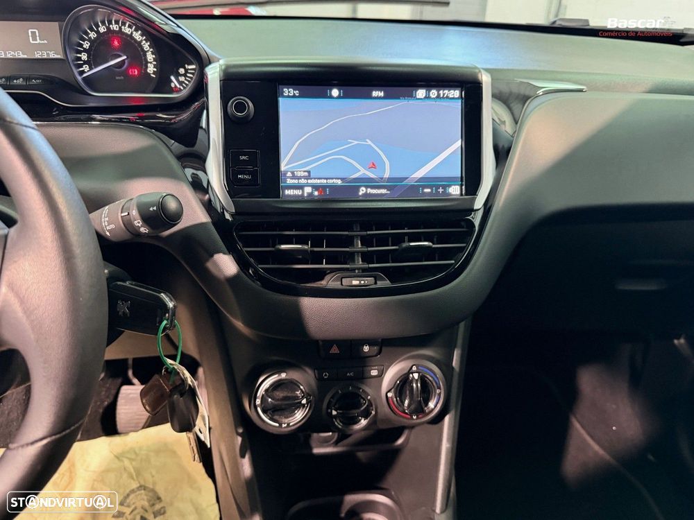 Peugeot 208 1.2 PureTech Signature - 16