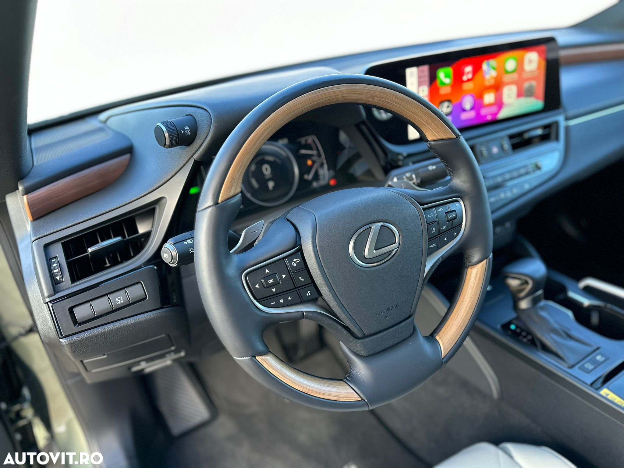 Lexus Seria ES 300h 2.5 TNGA HV 25H- 4X2 CVT Executive - 28