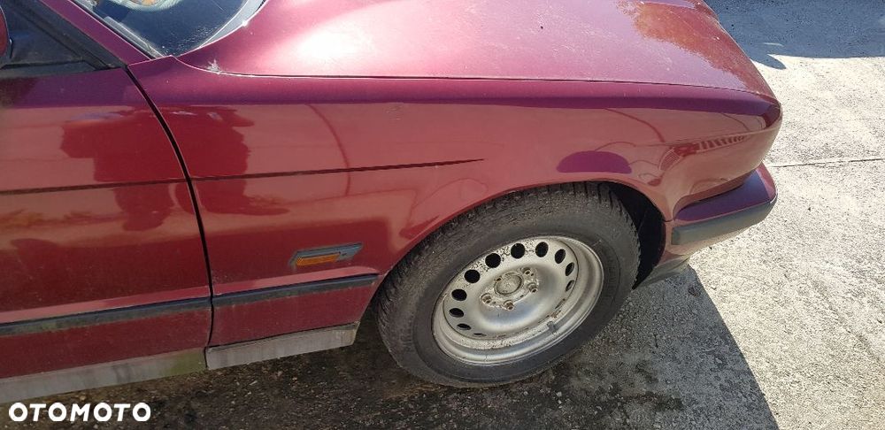 BMW E34 KOMBI BŁOTNIK PRAWY PRZÓD 252/3 - 1