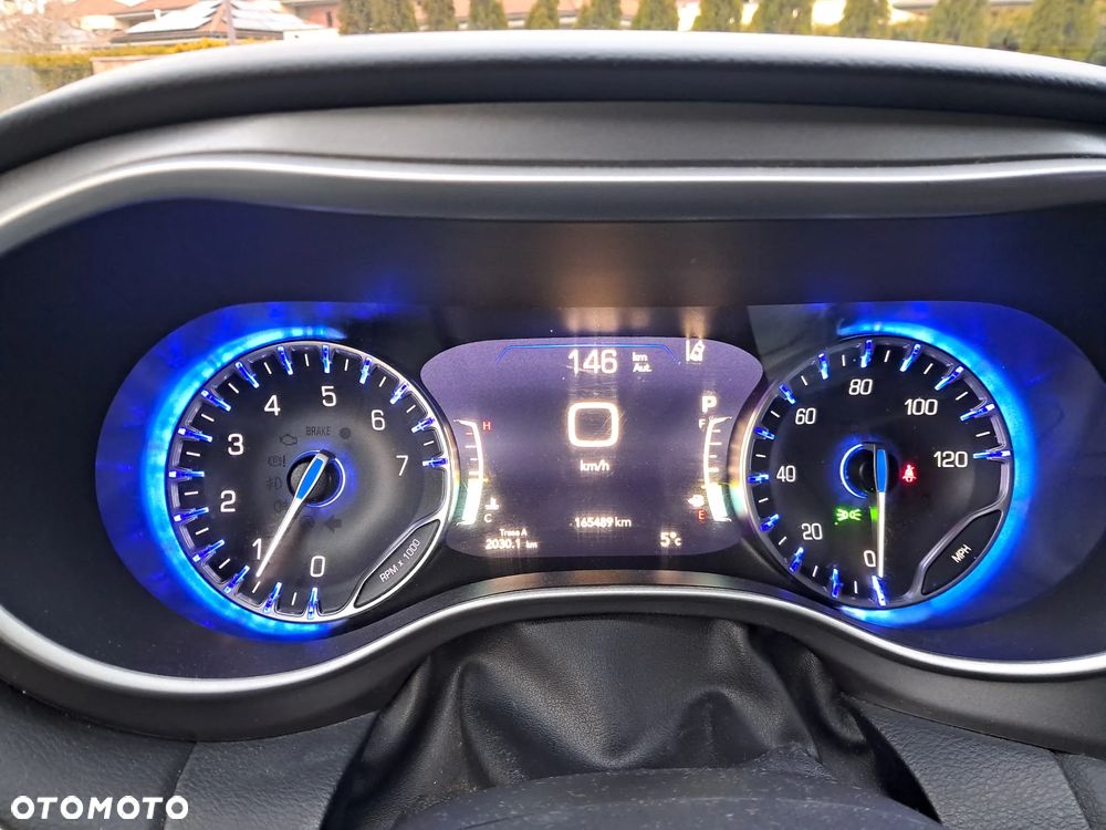 Chrysler Pacifica - 11