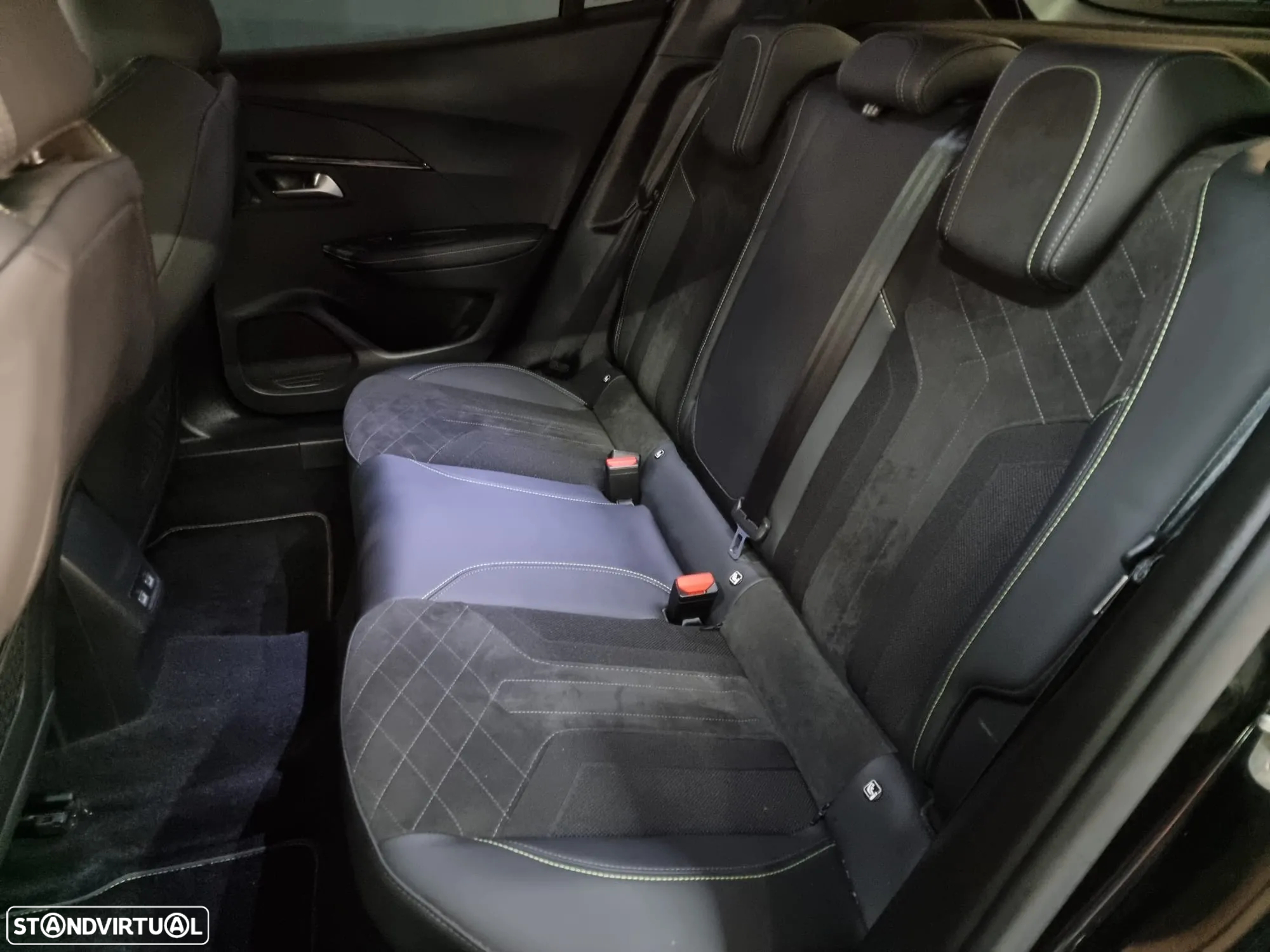 Peugeot 2008 1.5 BlueHDi GT EAT8 - 12