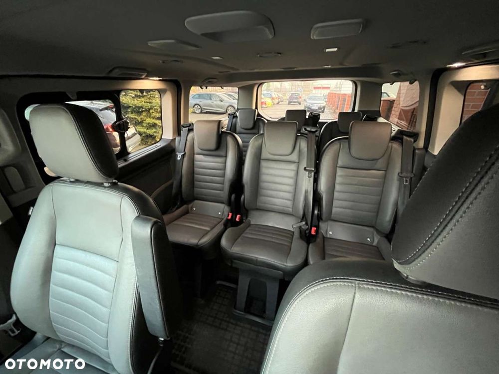 Ford Tourneo Custom - 33