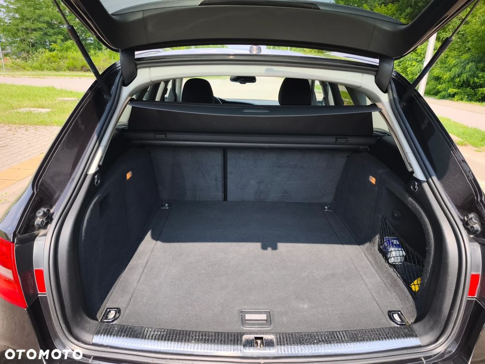 Audi A4 Avant 2.0 TDI DPF clean diesel multitronic S line Sportpaket - 10