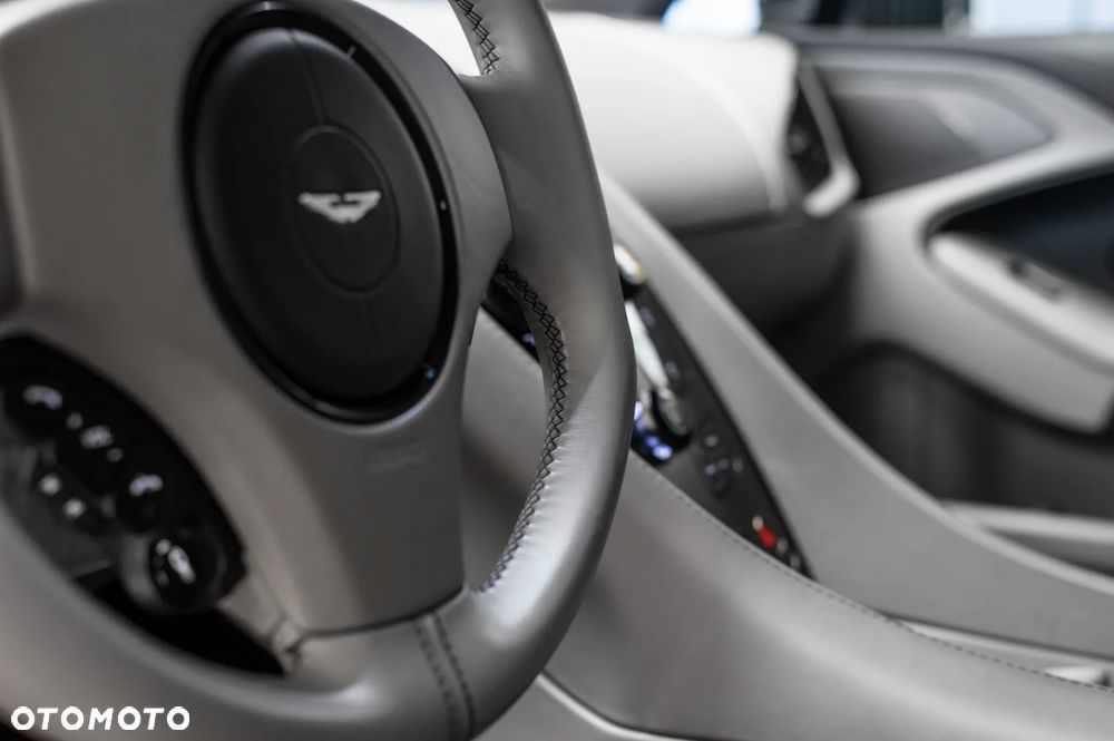 Aston Martin Vanquish - 30