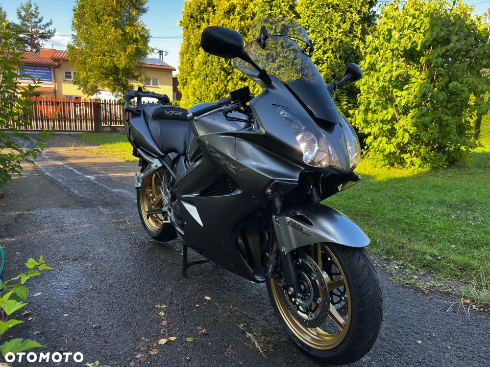 Honda VFR - 3