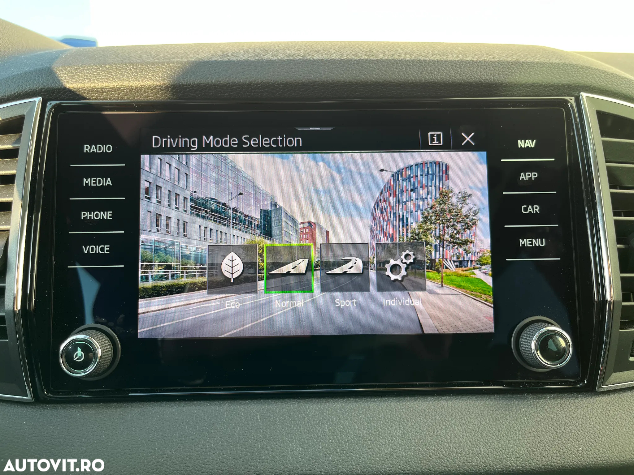 Skoda Karoq 1.5 TSI DSG Selection - 27