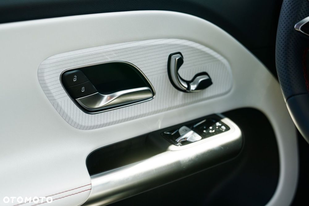 Mercedes-Benz GLB - 24