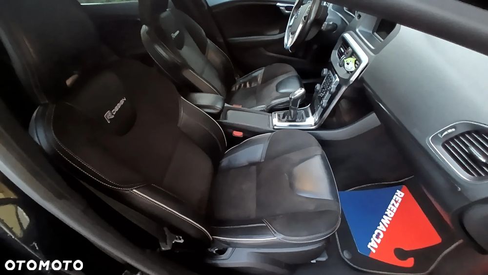Volvo V40 D2 R-Design - 8