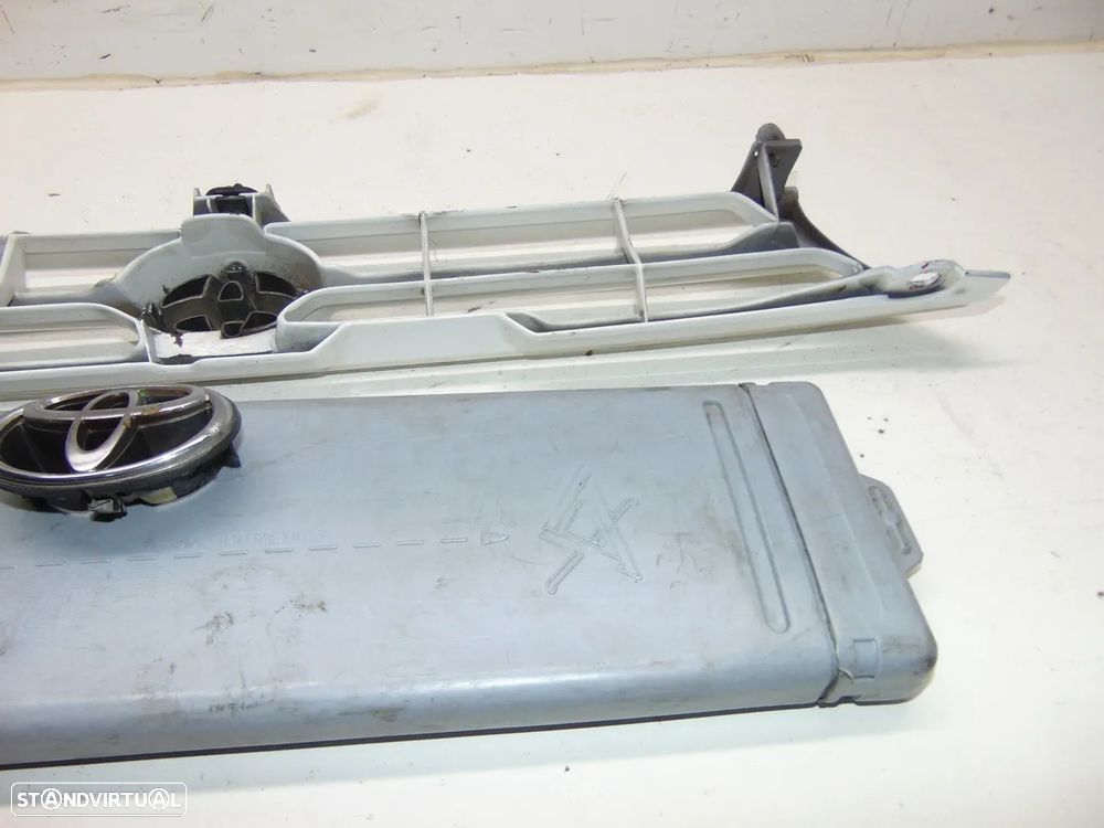 Toyota Corolla AE100 grelha - 5