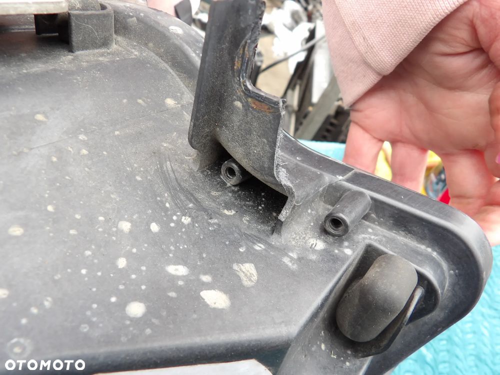 BMW - E71,X6 - XENON - BRAK UCHWYTU - PĘKNIĘTW SZKŁO - PRAWA LAMPA PRZEDNIA - UK - 7179934 - 11