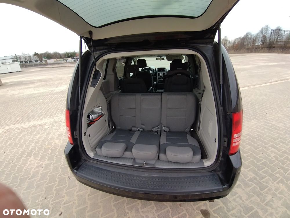 Chrysler Town & Country - 17