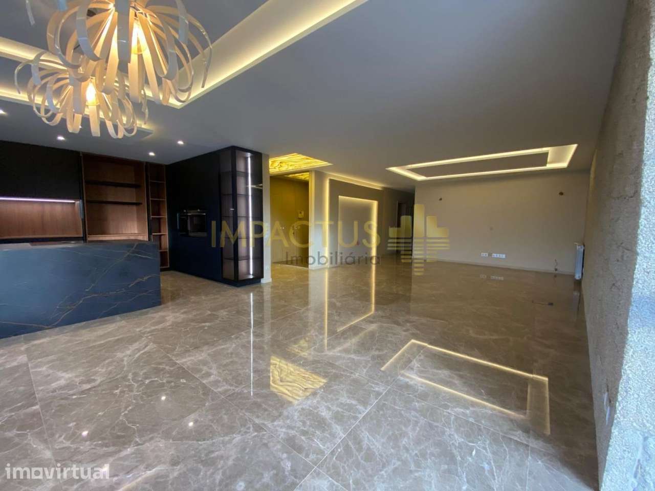 Magnífico Apartamento a poucos metros da praia - Grande imagem: 2/28