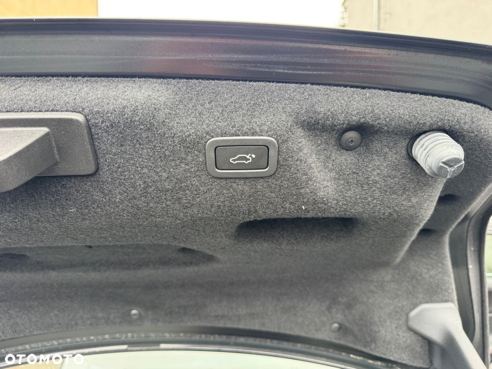 Jaguar XE 2.0 D Prestige - 36