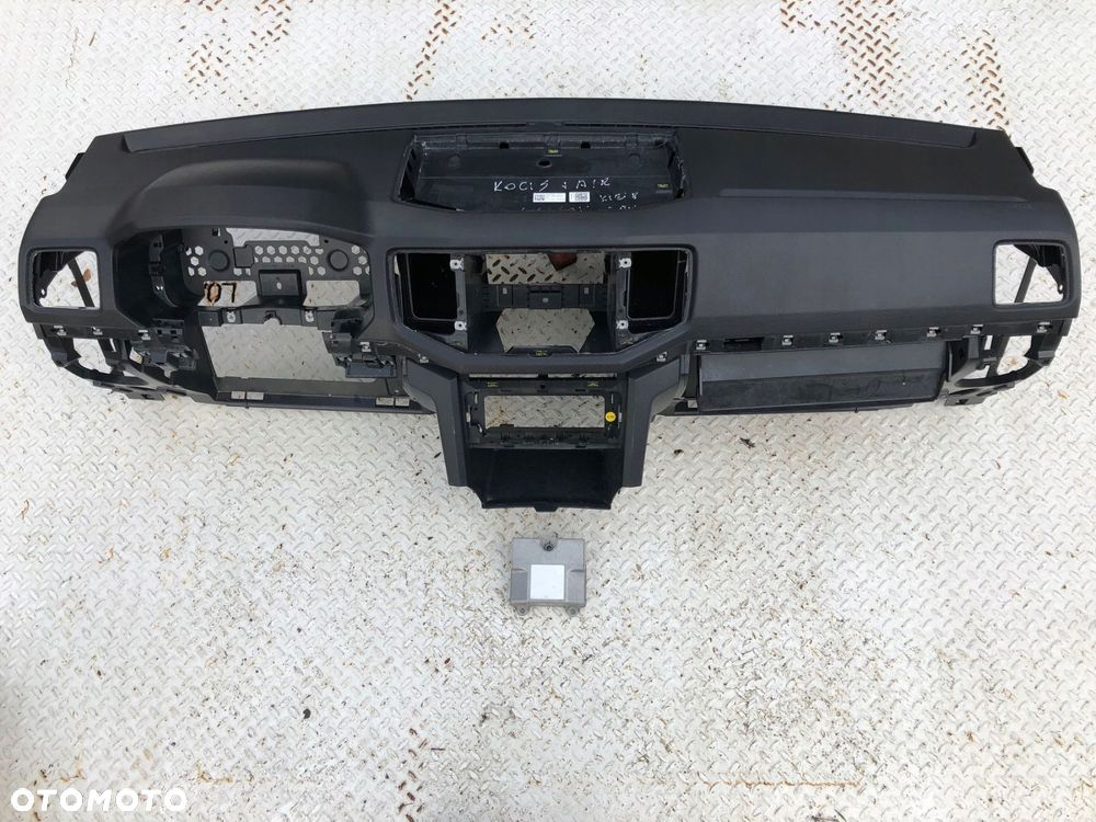 vw amarok deska kokpit konsola poduszki pasy - 3