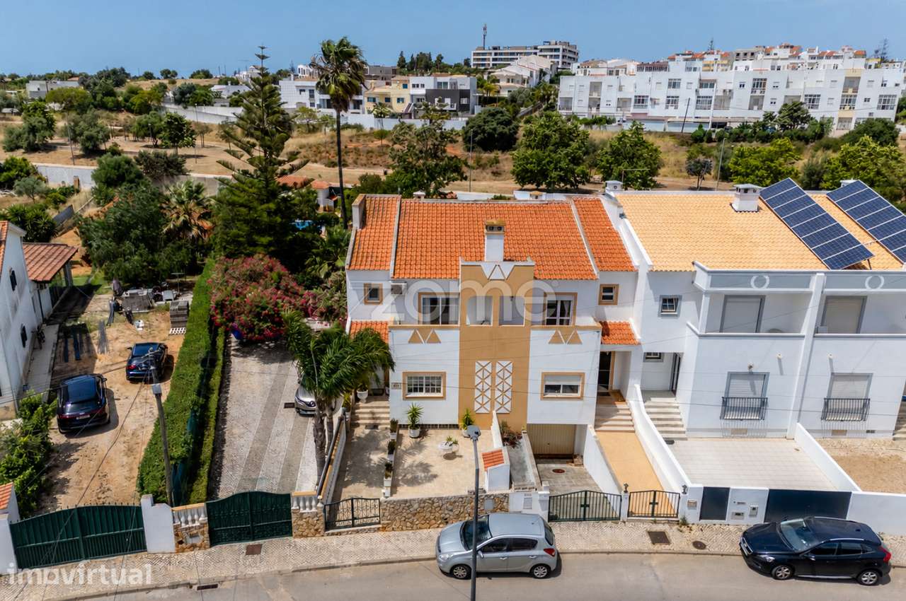 Moradia T3 Geminada com amplo Jardim, na Bela Vista - Parchal, Lagoa. - Grande imagem: 5/60