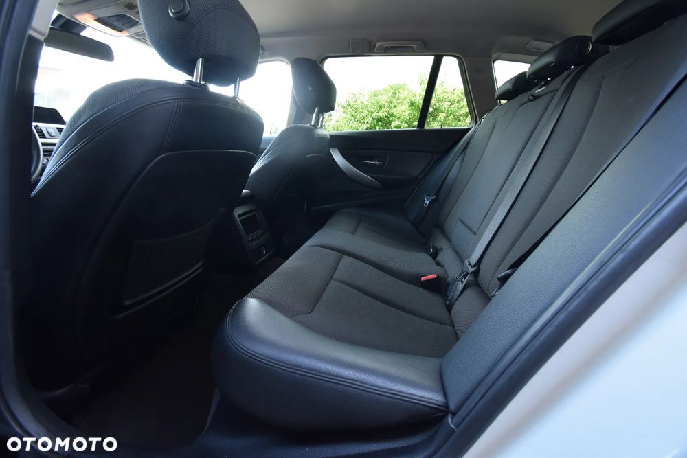 BMW Seria 3 318d - 32