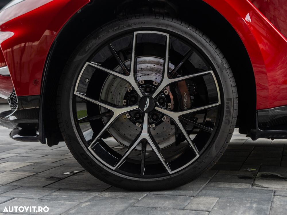 Aston Martin DBX - 12