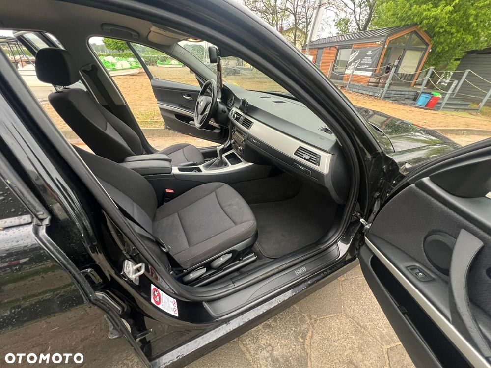 BMW Seria 3 318i - 22
