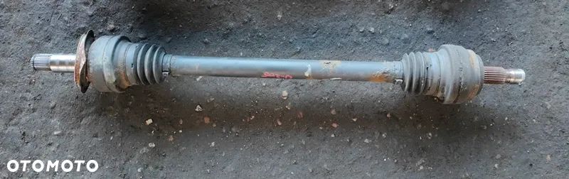 MERCEDES W205 1.6 CGI PÓŁOŚ TYŁ TYLNA