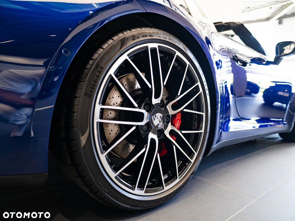 Porsche 911 Targa 4S - 32