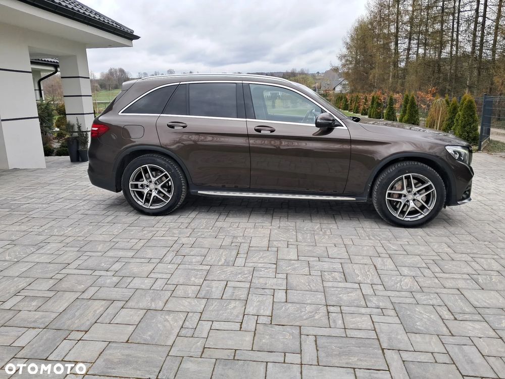 Mercedes-Benz GLC 250 4Matic 9G-TRONIC AMG Line - 25