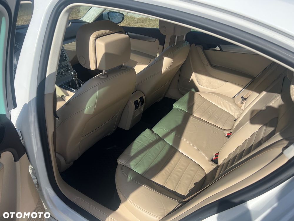 Volkswagen Passat 2.0 TDI BlueMotion Technology Highline - 18