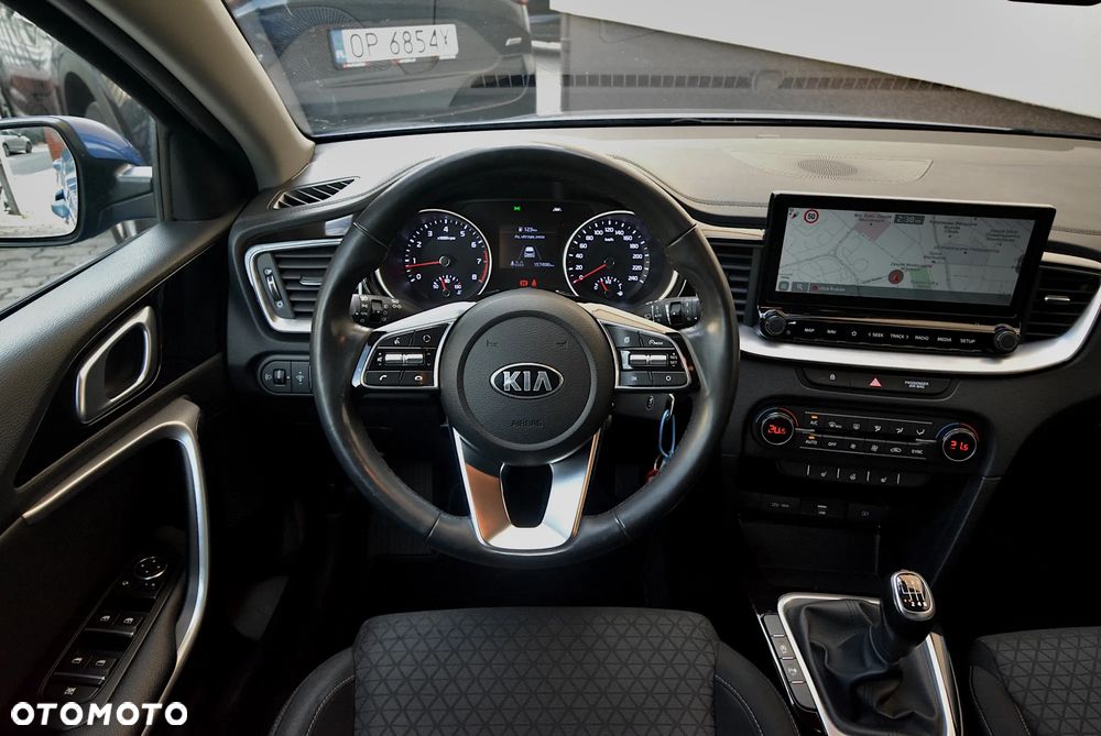 Kia Ceed - 16