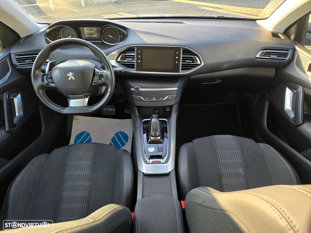 Peugeot 308 1.2 PureTech Allure EAT8 - 21