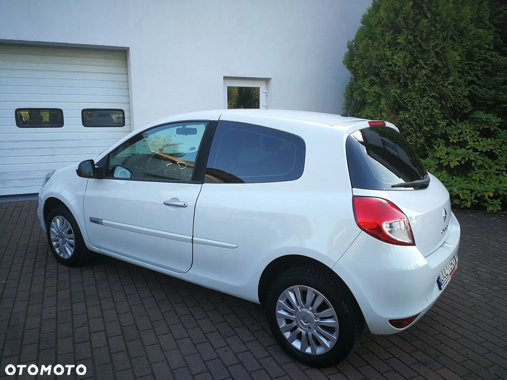 Renault Clio 1.2 16V 75 Expression - 10