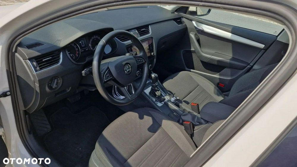 Skoda Octavia 2.0 TDI 4x4 Clever DSG - 9