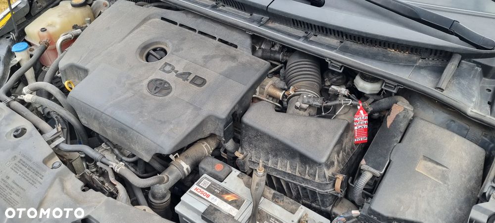Toyota Avensis 2.0 D-4D Premium - 5