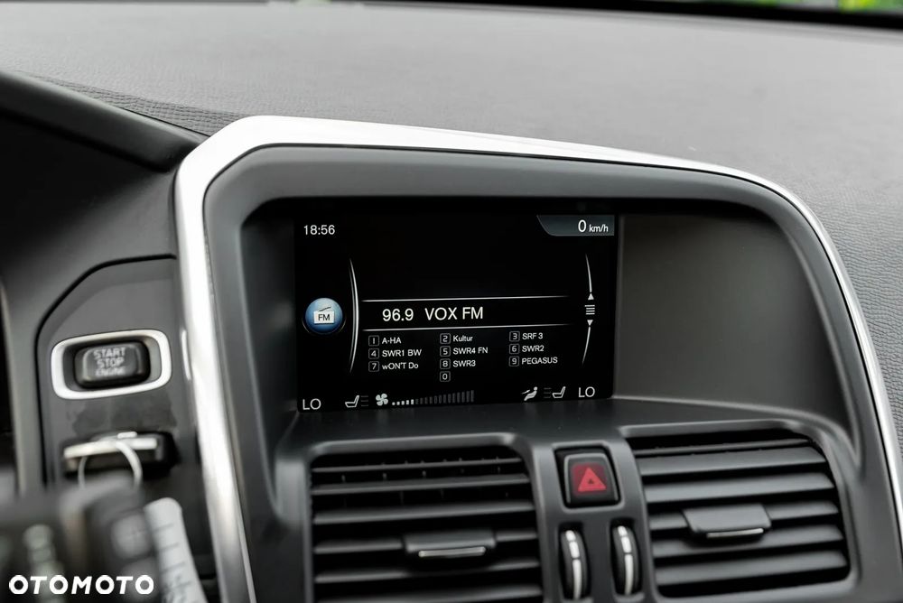 Volvo XC 60 D5 AWD Geartronic Momentum - 33