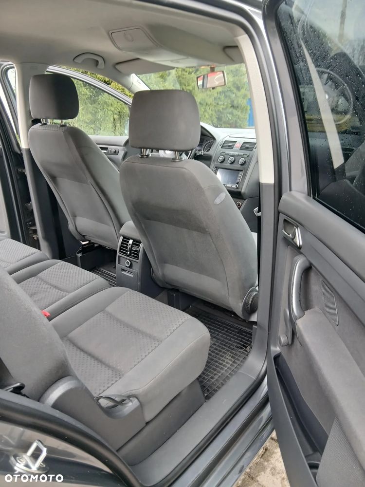 Volkswagen Touran 1.6 Conceptline - 16