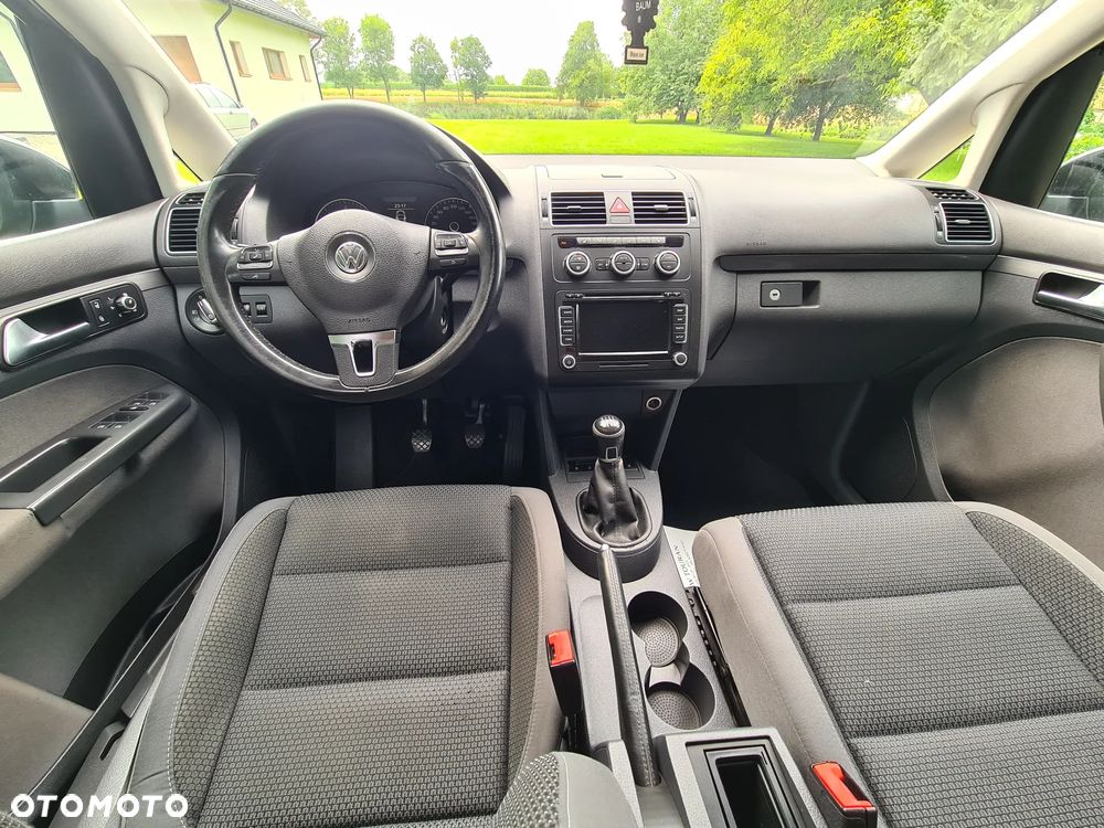 Volkswagen Touran - 11
