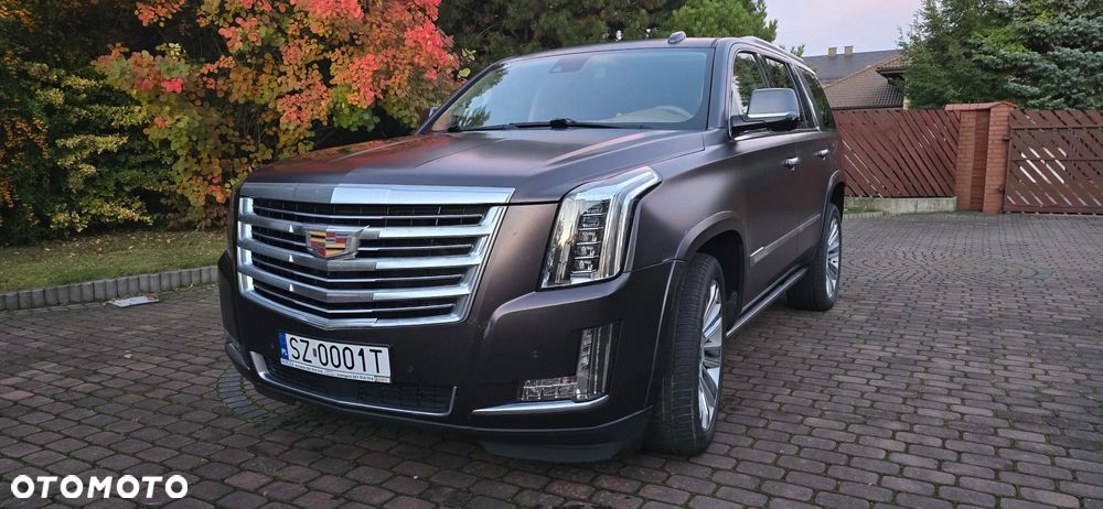 Cadillac Escalade - 1