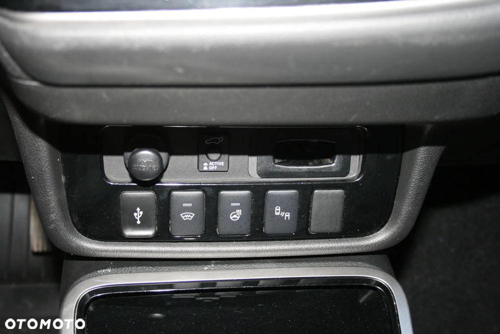 Mitsubishi Outlander - 38