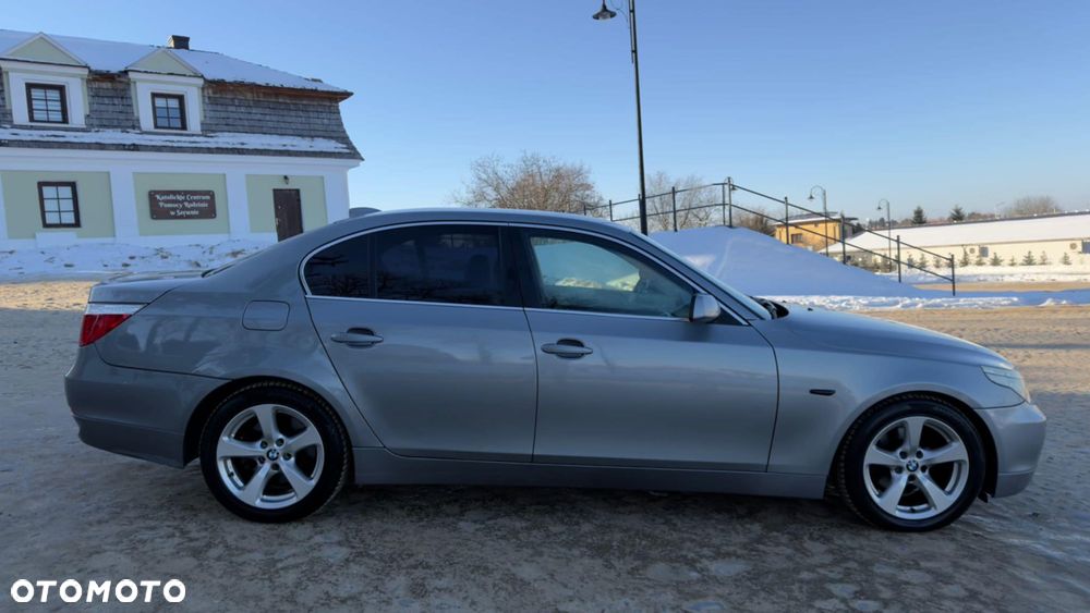 BMW Seria 5 520i - 24
