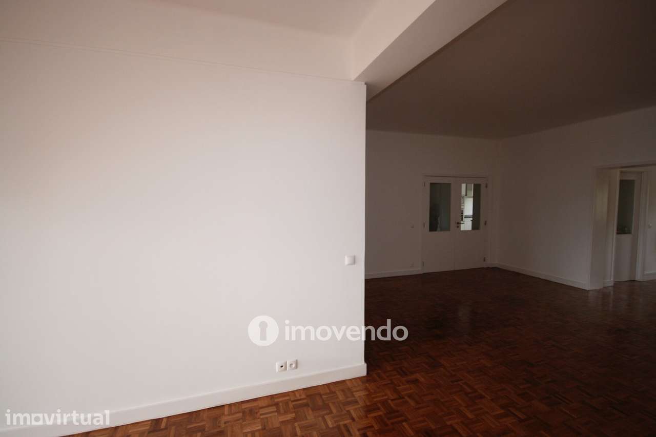 Apartamento T3+1 remodelado, no centro de Coimbra - Grande imagem: 4/27