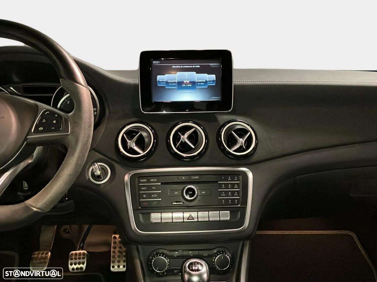 Mercedes-Benz CLA 180 d Shooting Brake AMG Line - 14