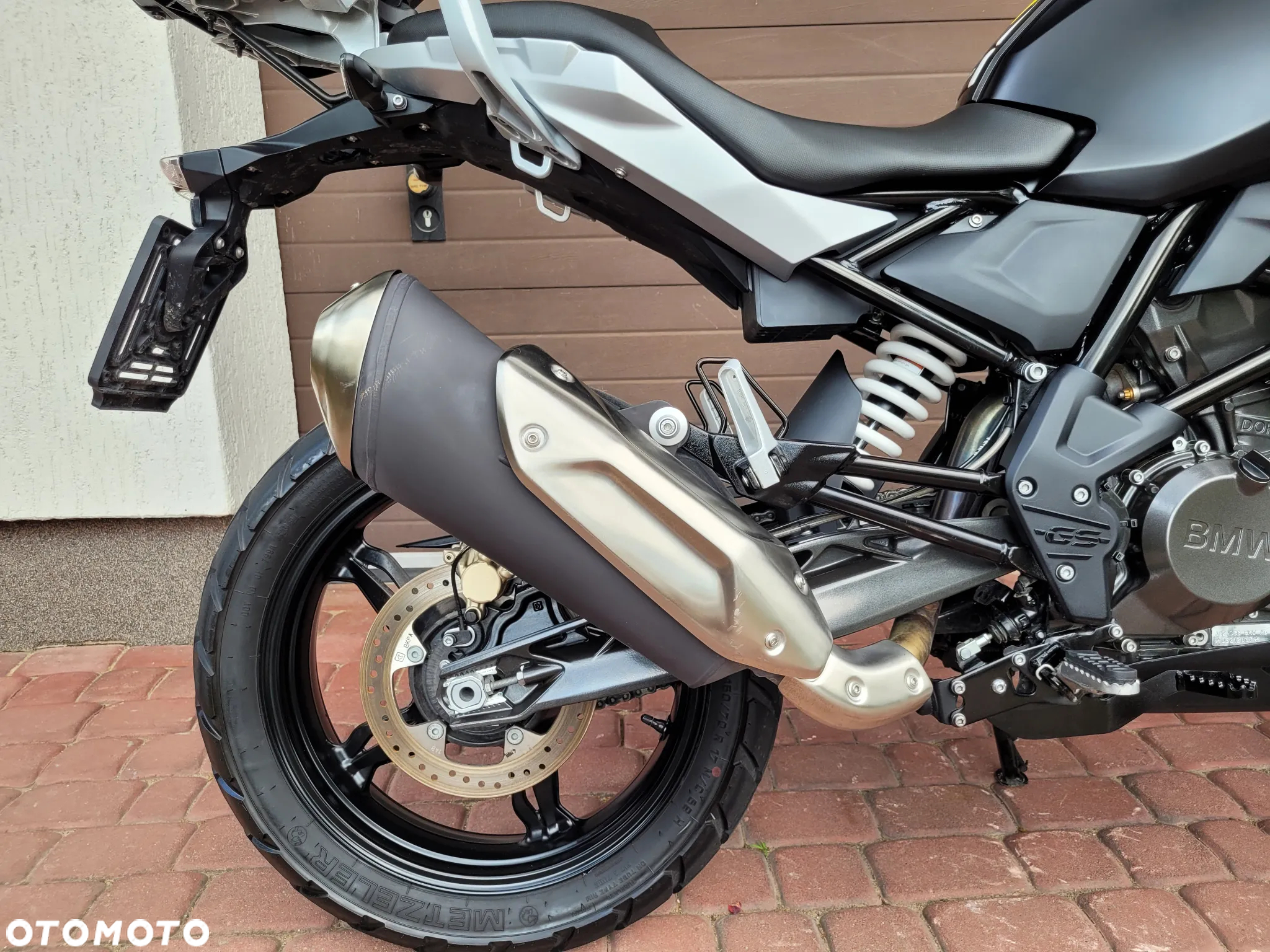 BMW G - 8