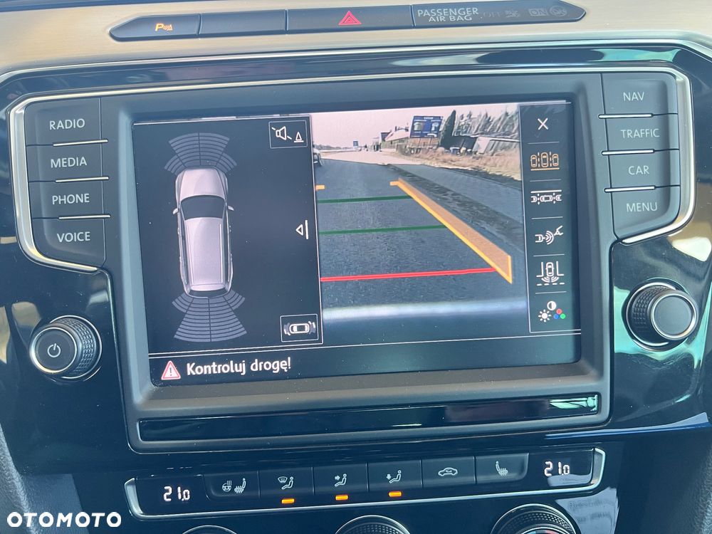 Volkswagen Passat 2.0 TDI (BlueMotion Technology) Highline - 37