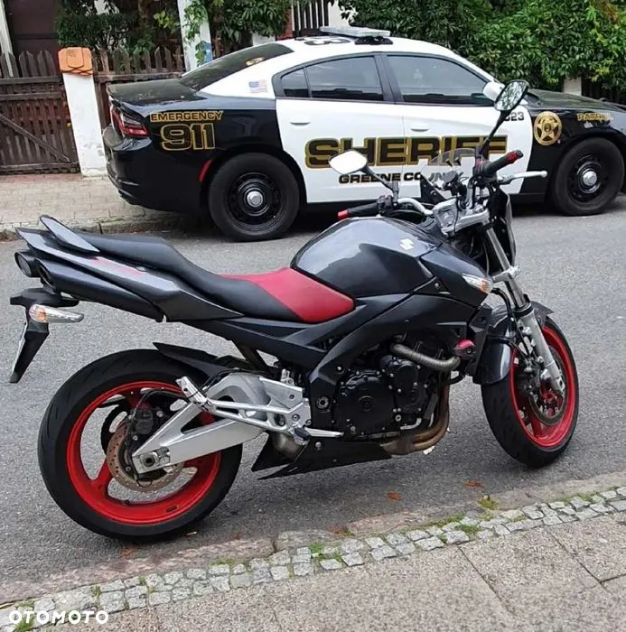 Suzuki GSR - 31