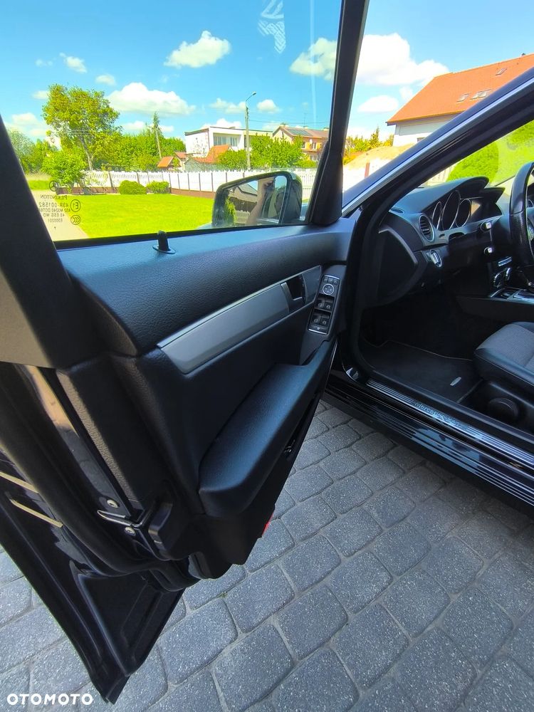 Mercedes-Benz Klasa C 300 CDI BlueEff 4-Matic Elegance - 9