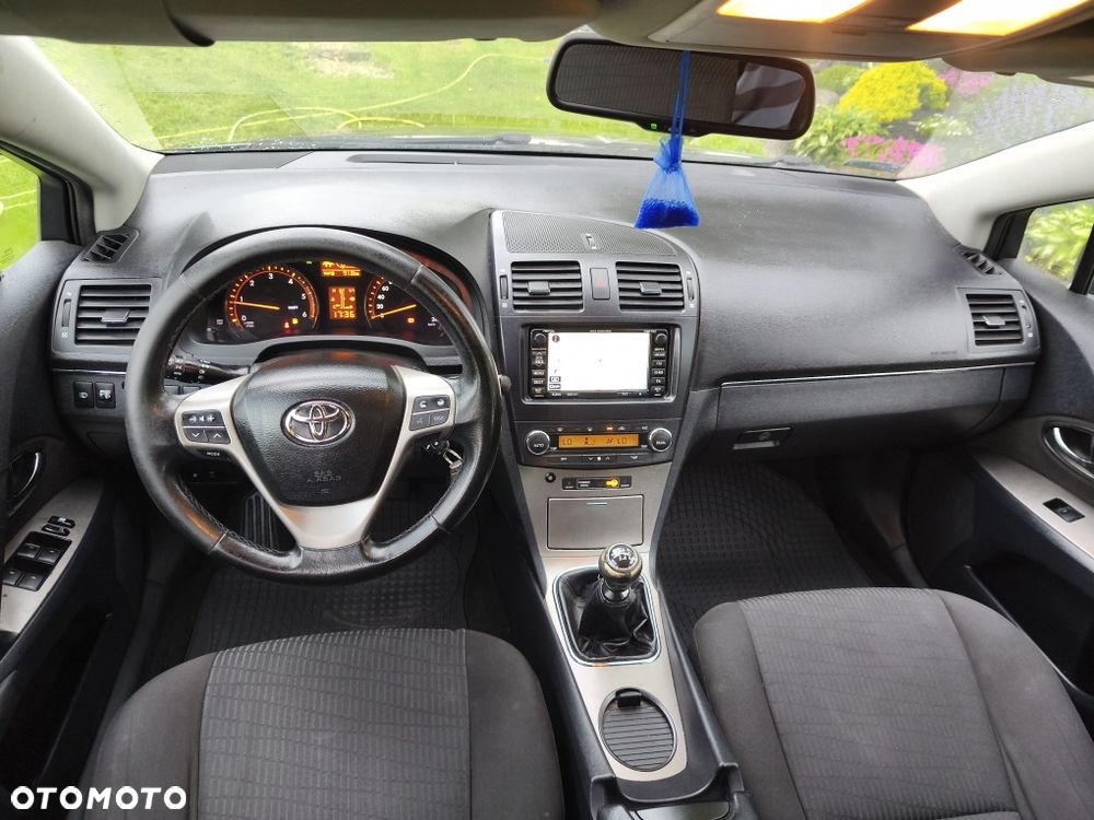 Toyota Avensis - 8