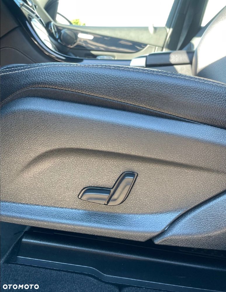 Mercedes-Benz GLC - 33